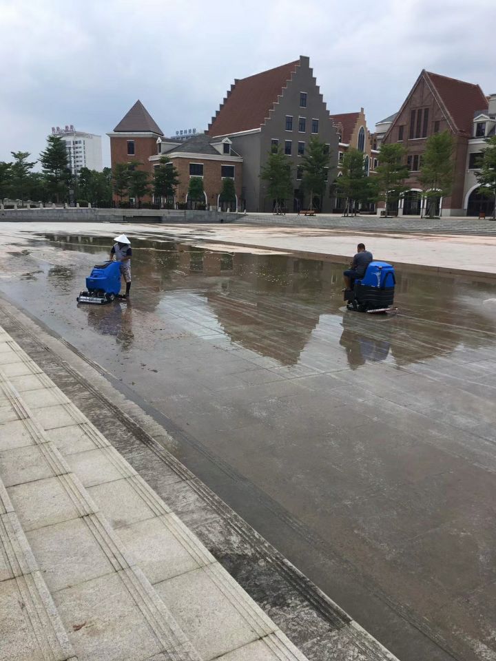洗地機在物流公司也是很受歡迎，不信你來看看！
