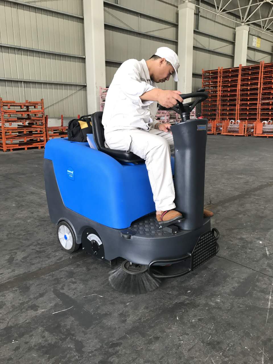 駕駛式掃地機的電瓶保養(yǎng)7種小常識