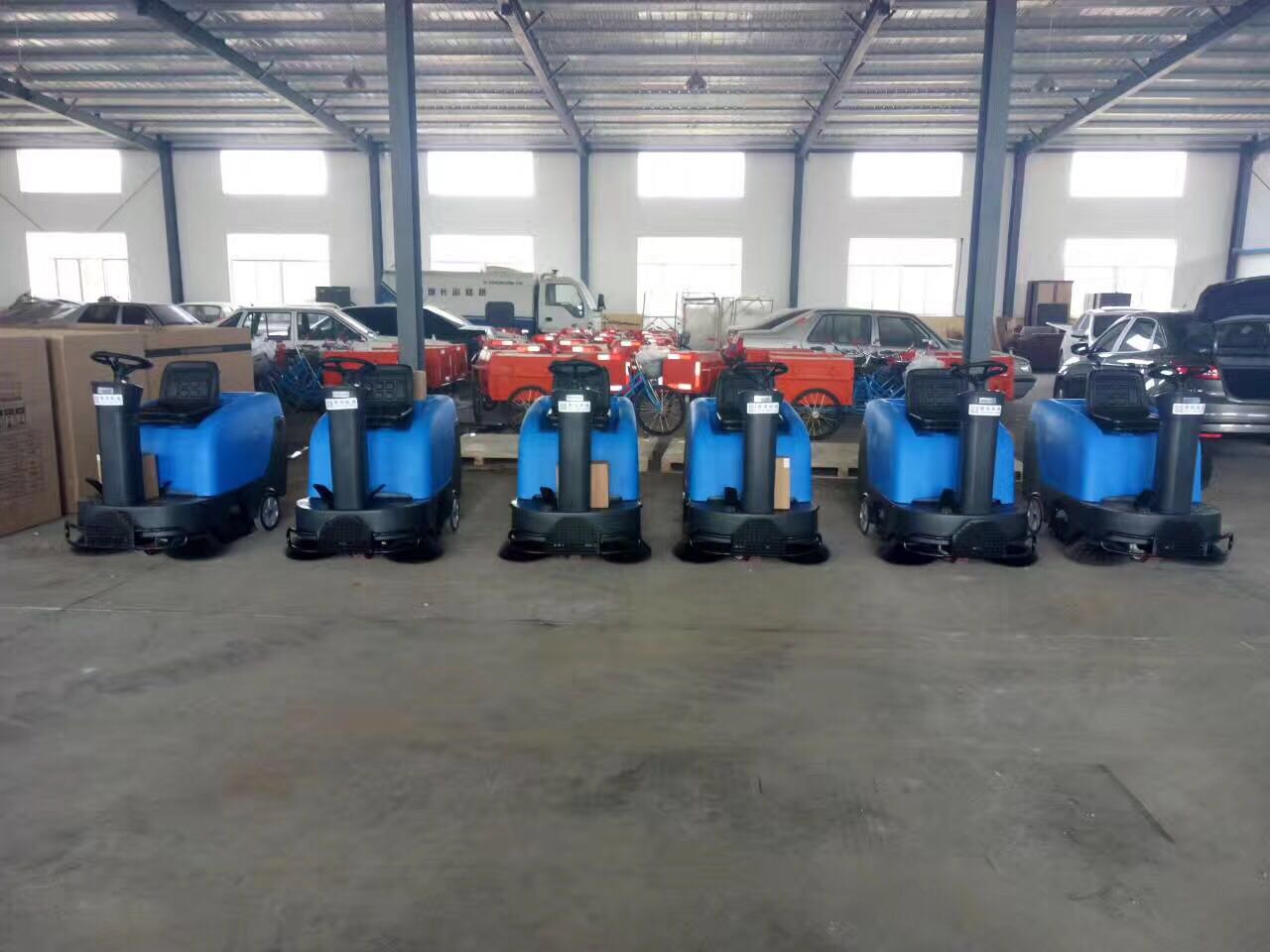 駕駛式洗地機(jī)清潔效率、可操作性、綠色環(huán)保、安全性不可忽視