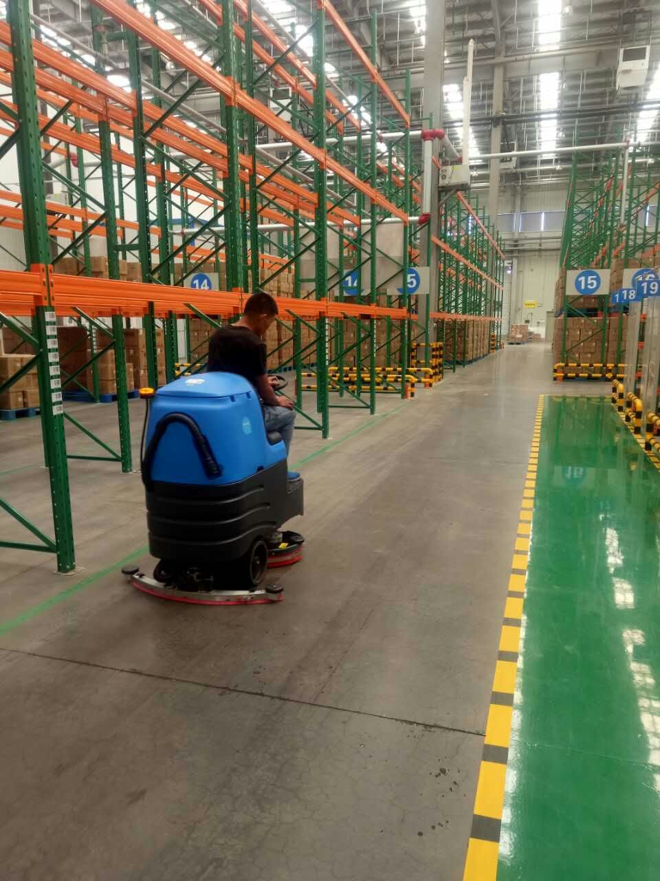 洗地機(jī)、掃地車，新一代--工廠保潔標(biāo)配