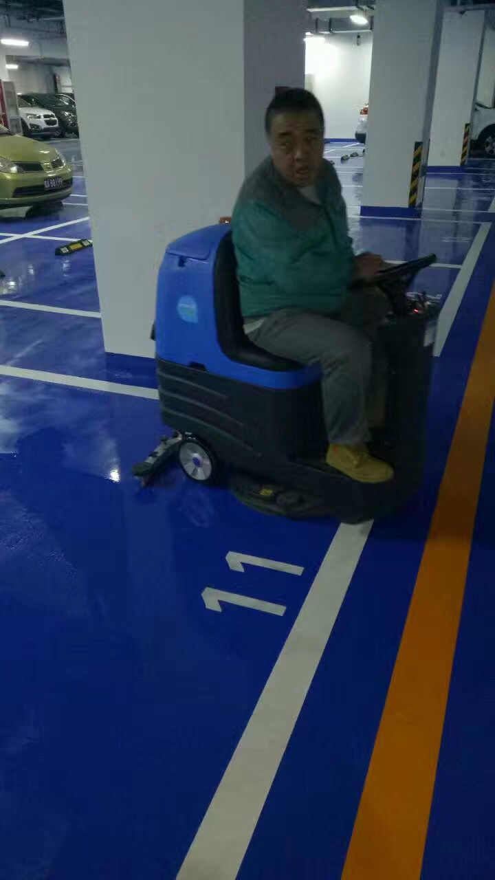 地下停車場為什么要用駕駛式洗地機(jī)？