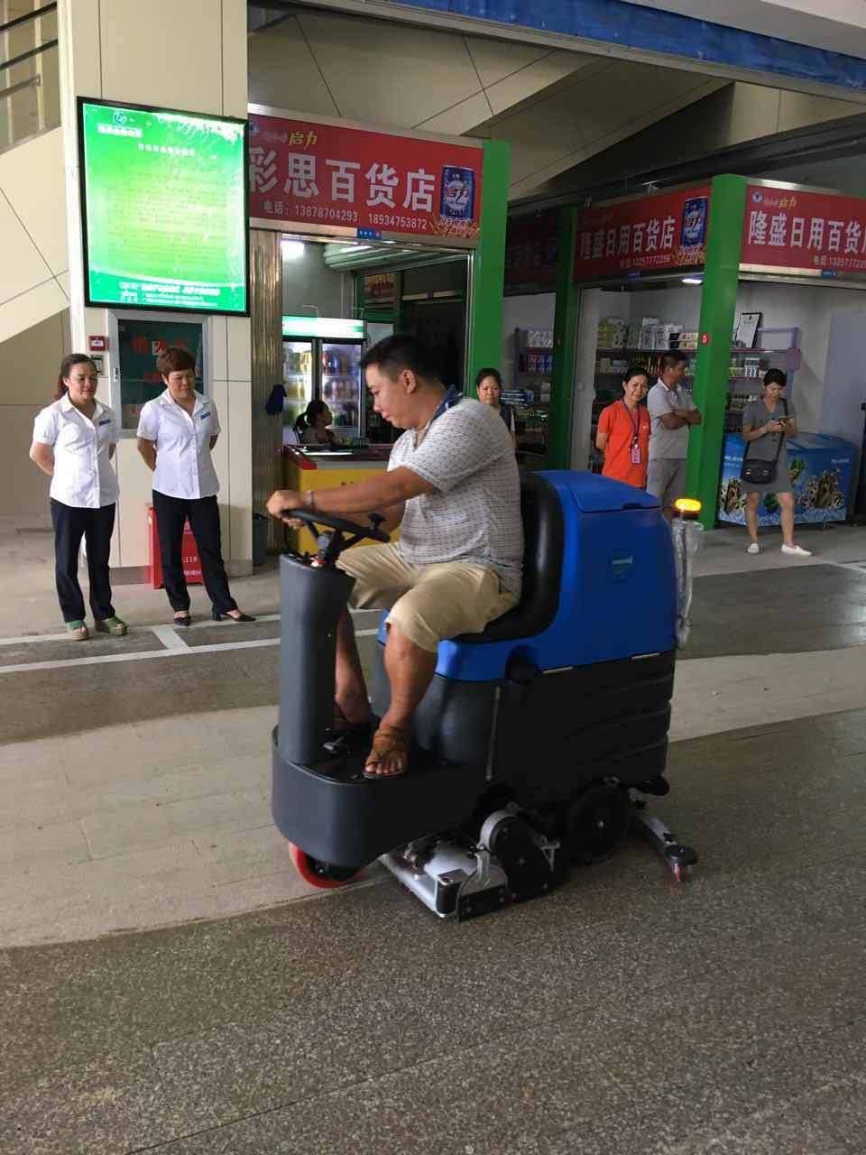 駕駛式掃地車究竟實不實用？