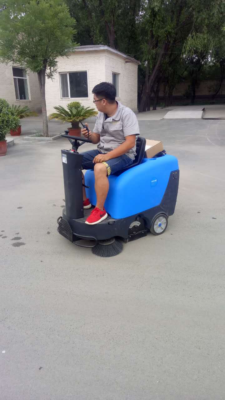 洗地機(jī)、掃地車(chē)，新一代--工廠(chǎng)保潔標(biāo)配