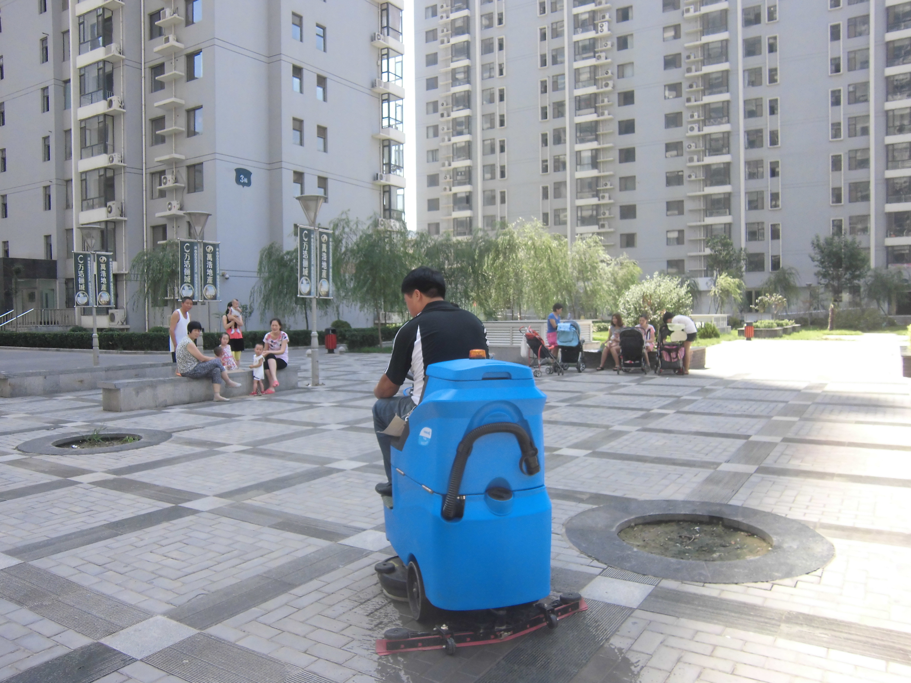 廠家直銷洗地車真的實(shí)惠嗎?