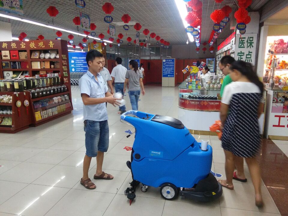 網(wǎng)購容恩廠家洗地機(jī)，價(jià)格低質(zhì)量有保證