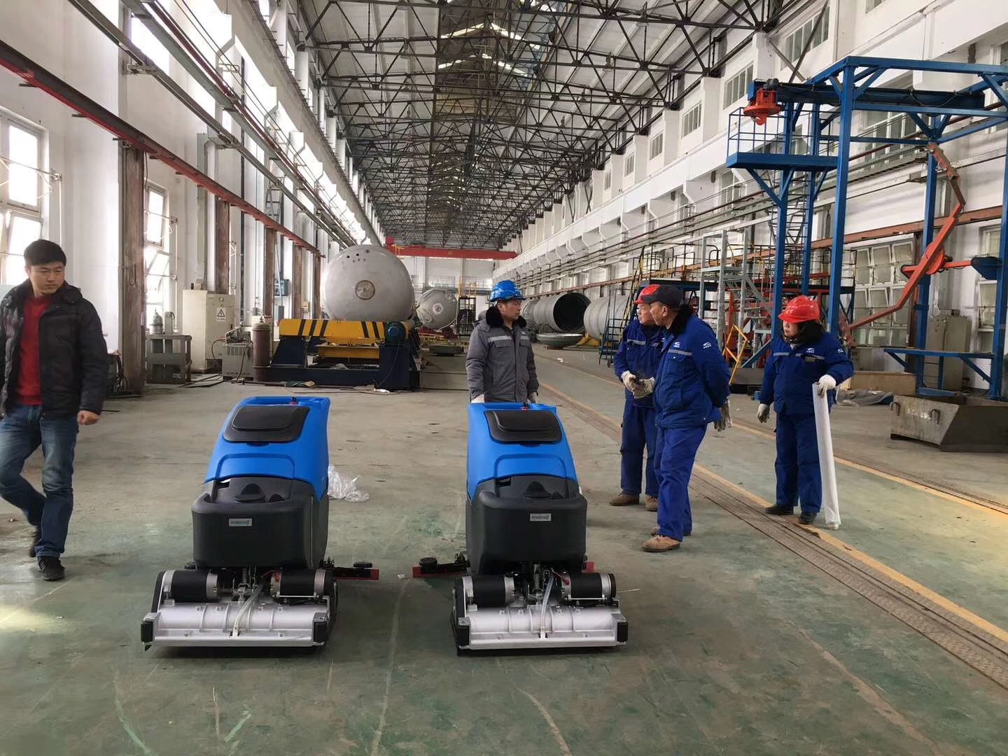 車間地面清潔就用容恩全自動洗地機